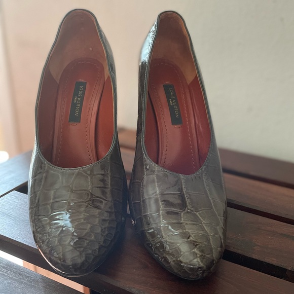 Vintage Louis Vuitton Heels - Picture 2 of 4